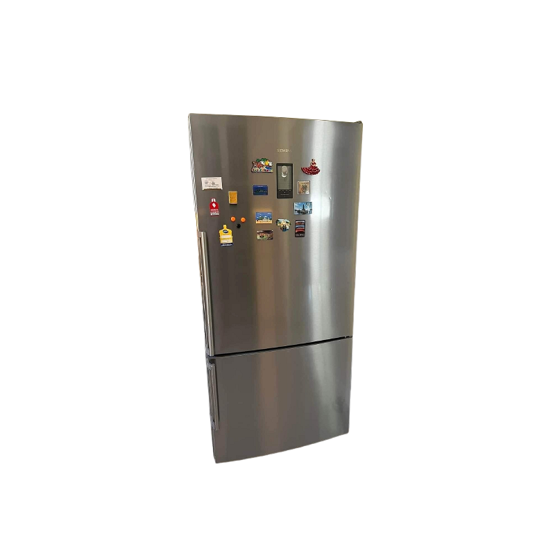 Siemens IQ700 bottom freezer refrigerator in excellent condition